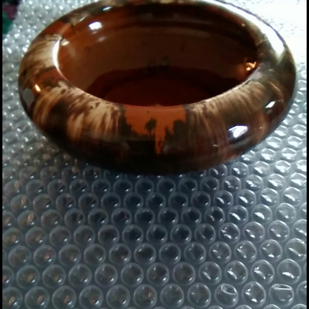 Brown drip edge Pottery round planter (8")